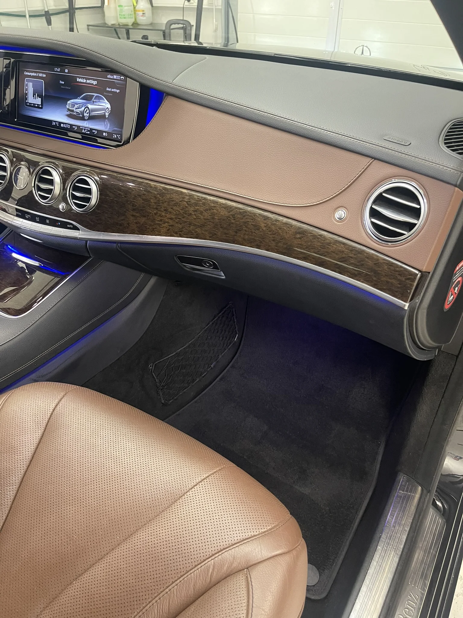 Mercedes Benz auton käsinpesu Tampere Ylöjärvi Mercedes Benz auton käsinpesu Tampere Ylöjärvi